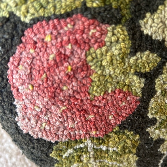 Handmade hooked rug strawberry footstool. perfect condition, collector piece - Picture 3 of 4